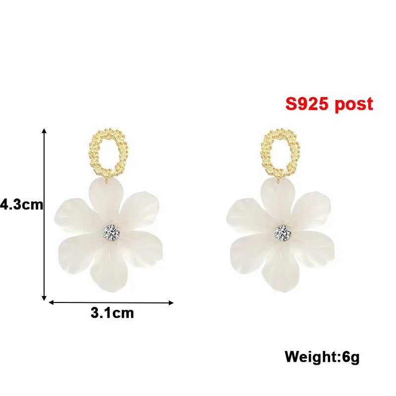 Guangtuo Translucent White Flower Hanging Earrings