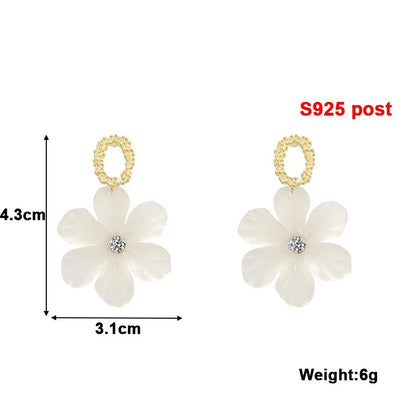 Guangtuo Translucent White Flower Hanging Earrings