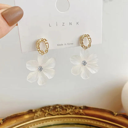 Guangtuo Translucent White Flower Hanging Earrings