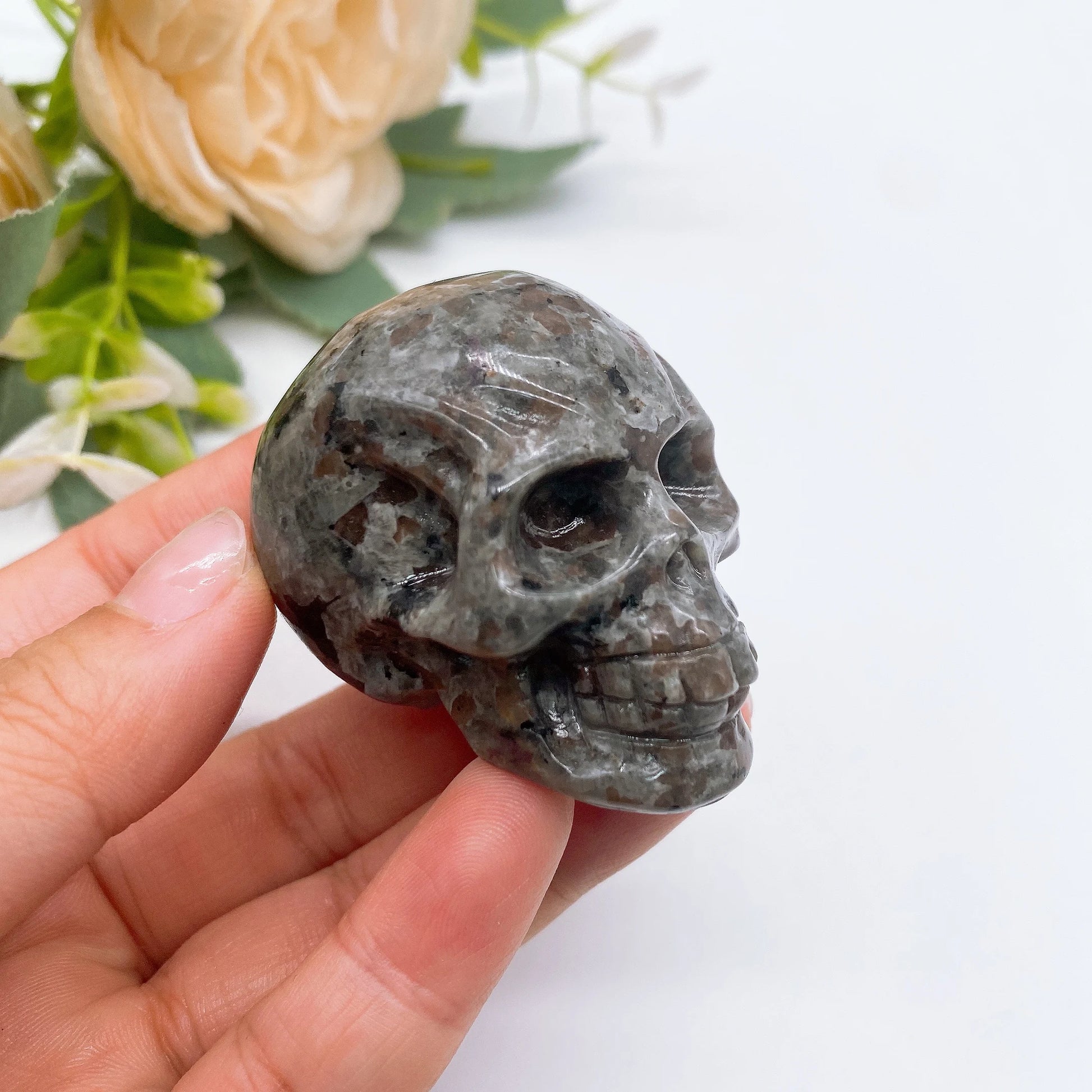 Natural Yooperlite Skull Statue - Fluorescence Under UV Light