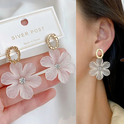 Guangtuo Translucent White Flower Hanging Earrings