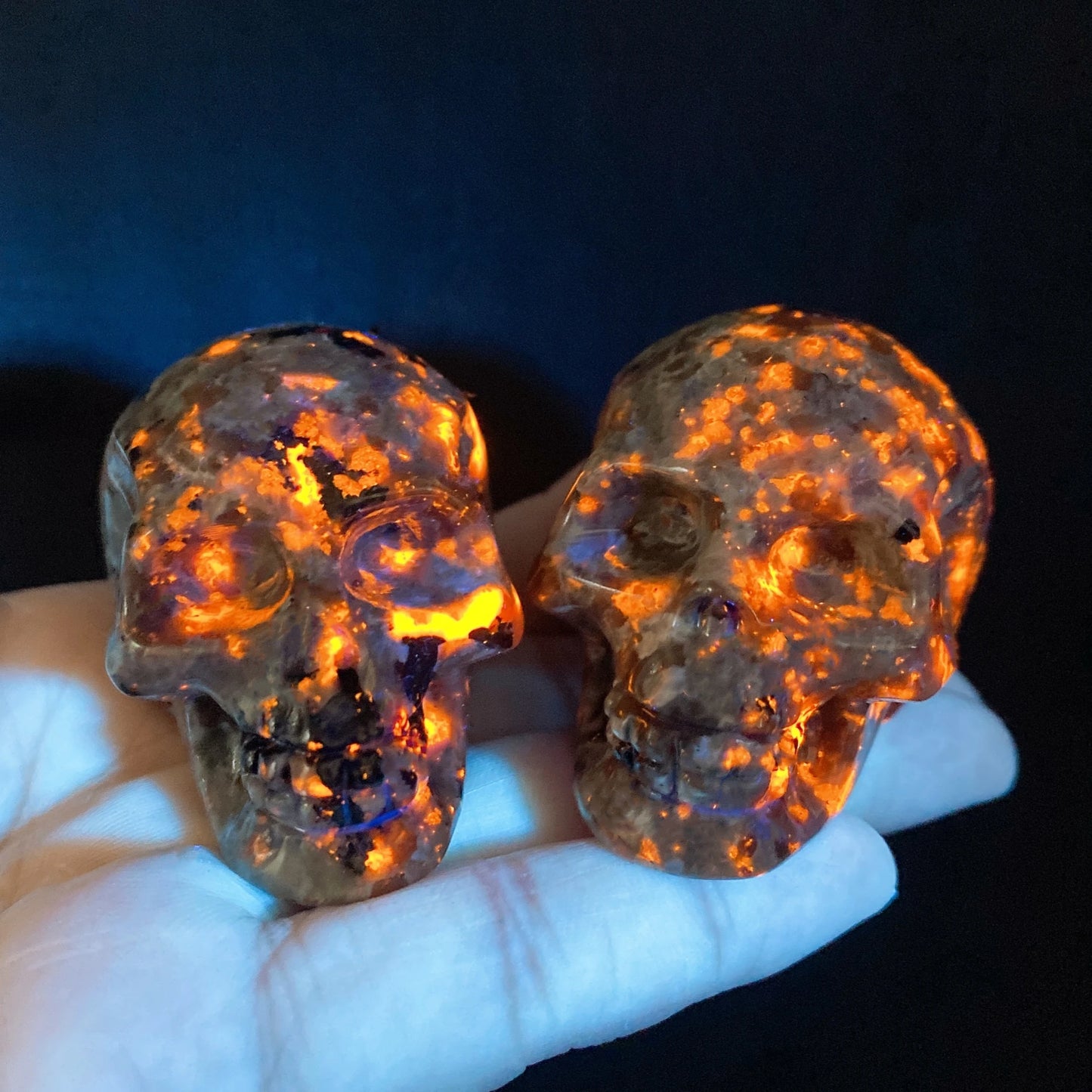 Natural Yooperlite Skull Statue - Fluorescence Under UV Light