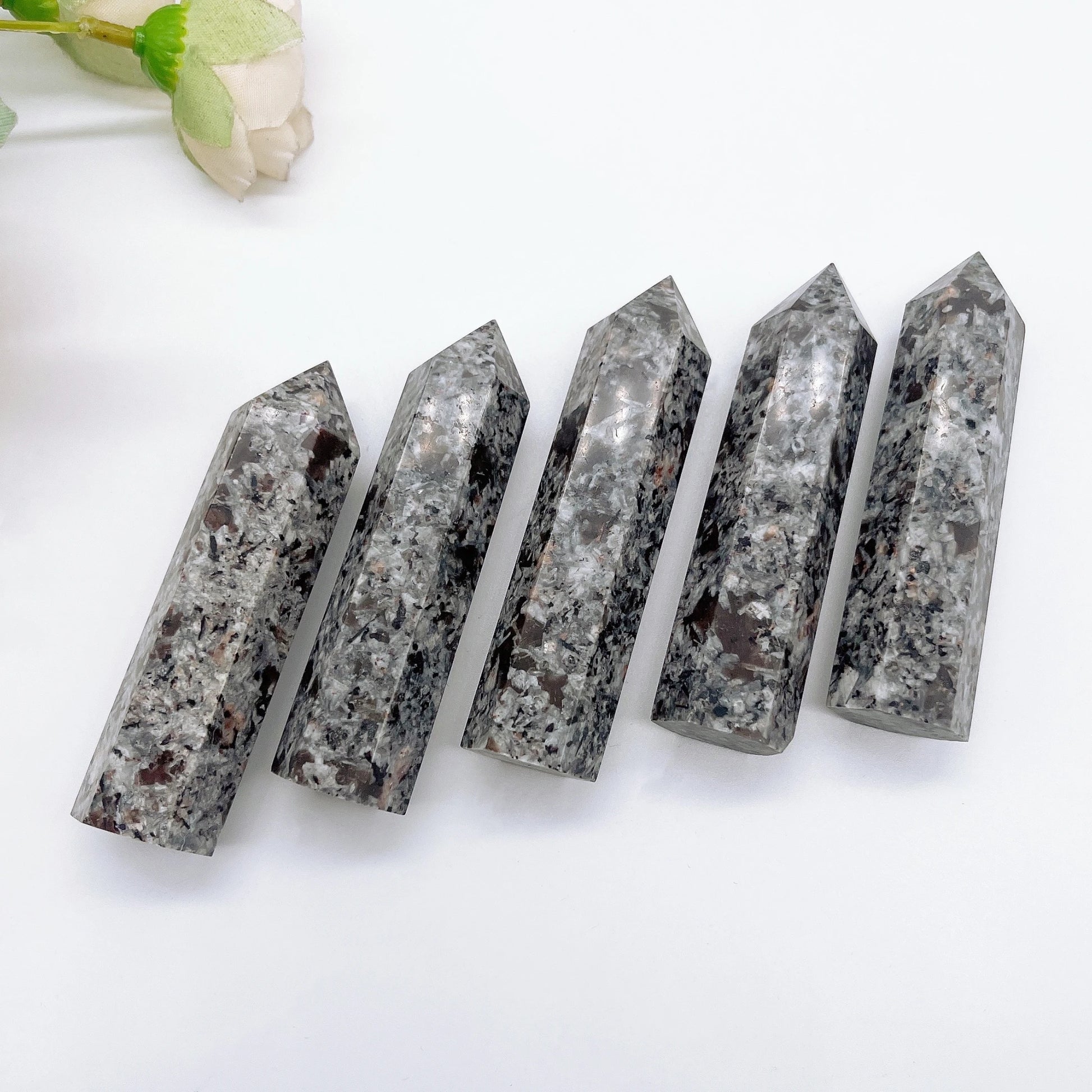 8-9cm Natural Yooperlite Tower Crystal Flamestone Wand Point Spiritual Witchcraft Fluorescent Dodalite Energy Healing Home Decor