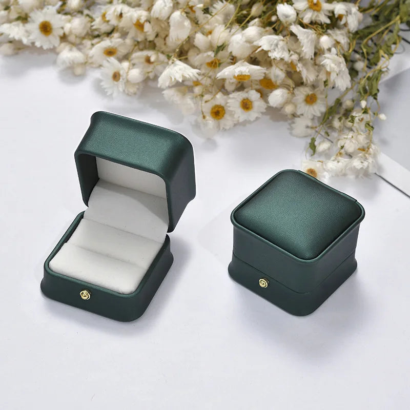 1Pcs Luxuriouse ring jewelry box 5.8x5.8x4.5cm rose gold/navy blue/green /white PU Crown Buckle Box