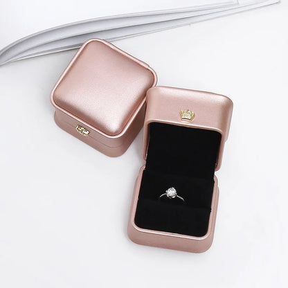 1Pcs Luxuriouse ring jewelry box 5.8x5.8x4.5cm rose gold/navy blue/green /white PU Crown Buckle Box