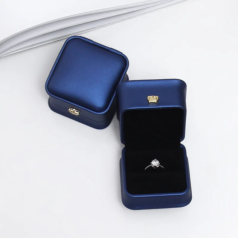 1Pcs Luxuriouse ring jewelry box 5.8x5.8x4.5cm rose gold/navy blue/green /white PU Crown Buckle Box