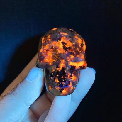 Natural Yooperlite Skull Statue - Fluorescence Under UV Light