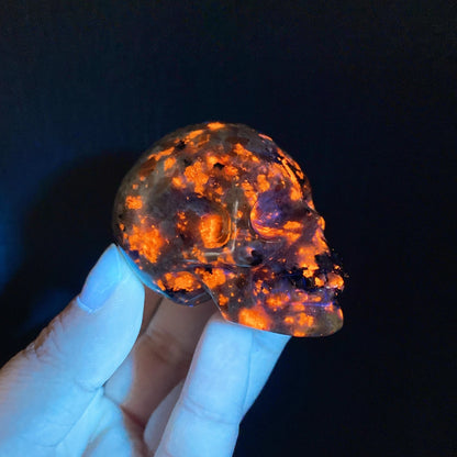 Natural Yooperlite Skull Statue - Fluorescence Under UV Light