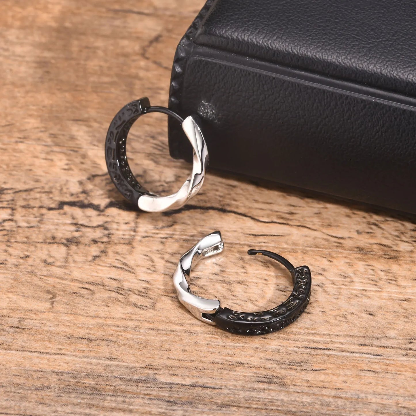 Vnox 1/2PC Stylish Black & Silver Hoop Earrings